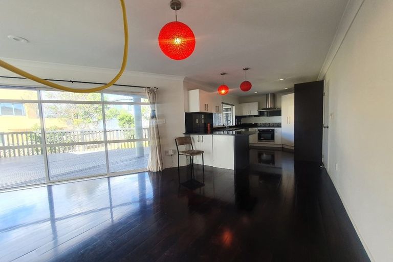 Photo of property in 18 Belleaire Court, West Harbour, Auckland, 0618