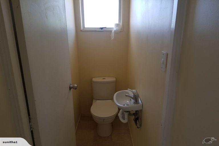 Photo of property in 4 Tacitus Place, Totara Vale, Auckland, 0629