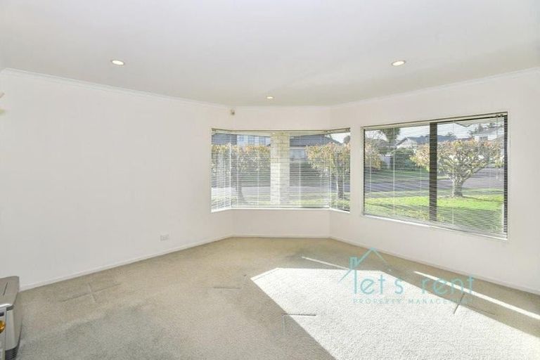 Photo of property in 2 Pat O'connor Place, Manurewa, Auckland, 2105