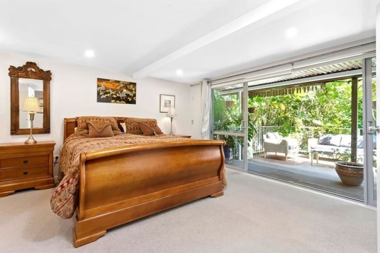 Photo of property in 10 Bayview Crescent, Duvauchelle, 7581