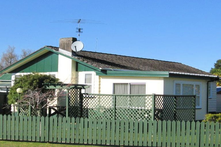 Photo of property in 4 Cooper Place, Papakura, 2110