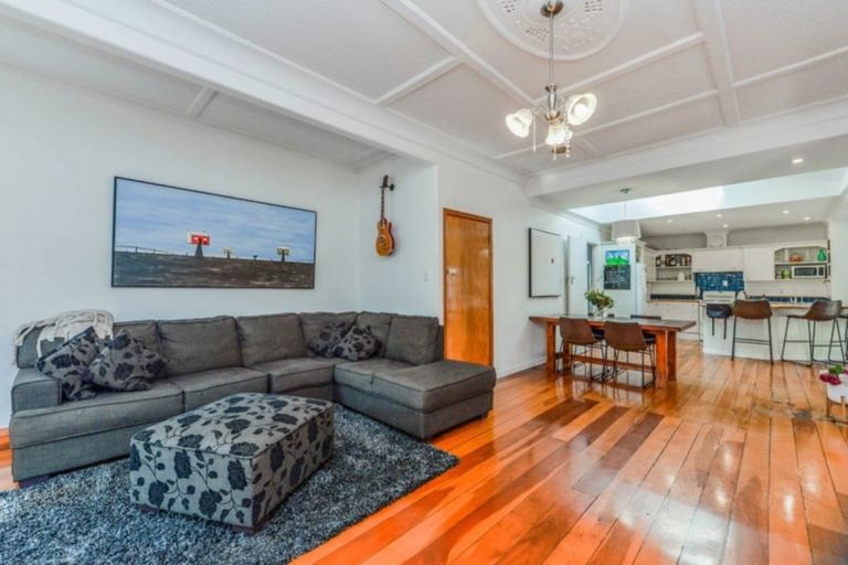 Photo of property in 65 Forest Lake Road, Forest Lake, Hamilton, 3200