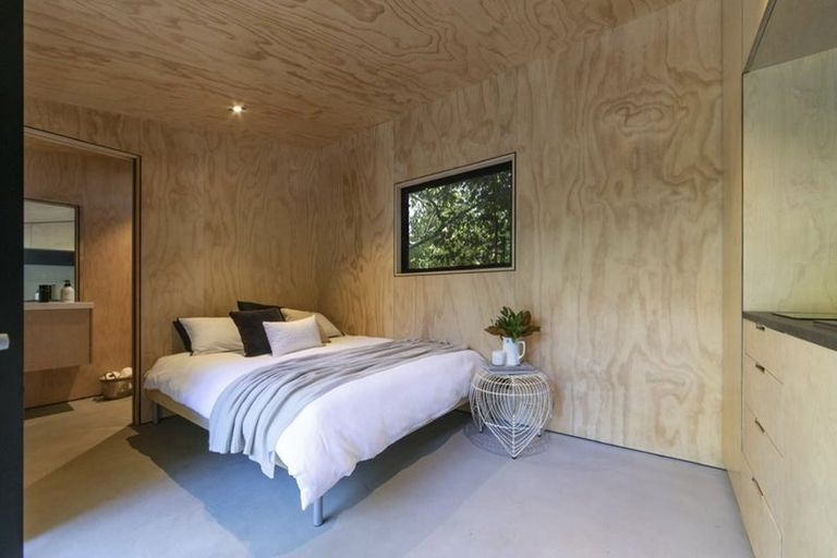 Photo of property in 3 George Avenue, Herald Island, Auckland, 0618