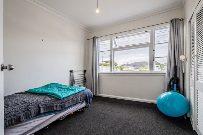 Photo of property in 15a Queens Road, Glen Avon, New Plymouth, 4312