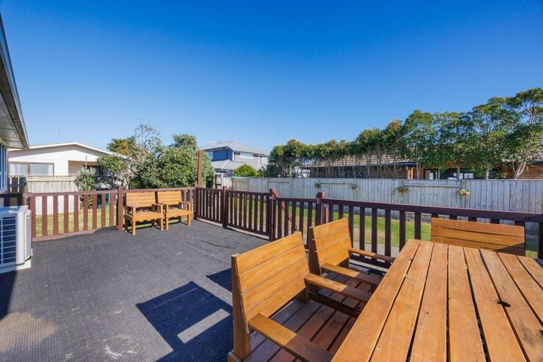 Photo of property in 11 Hendon Place, West End, Palmerston North, 4412