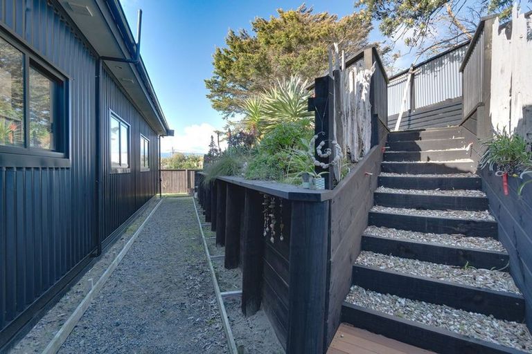 Photo of property in 37 Seagrass Place, Otaki Beach, Otaki, 5512