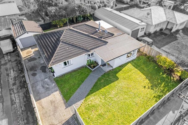 Photo of property in 21 Totara Park Road, Clouston Park, Upper Hutt, 5018