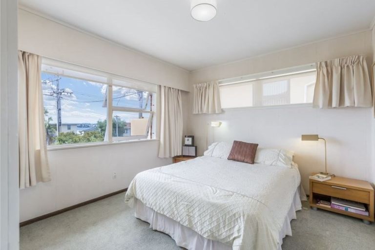 Photo of property in 82 Sylvan Avenue, Northcote, Auckland, 0627