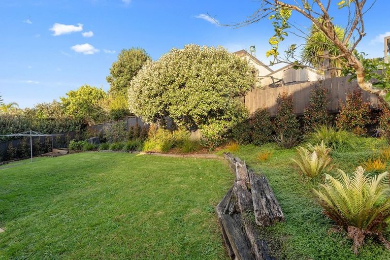 Photo of property in 2/52 Maxwelton Drive, Mairangi Bay, Auckland, 0630