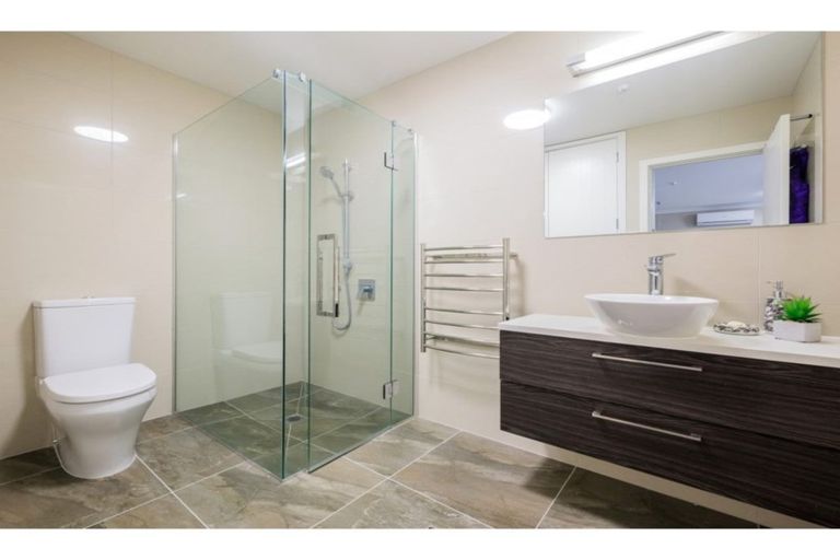 Photo of property in 82 Rewa Rewa Lane, Orewa, 0931