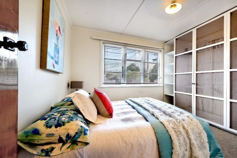 Photo of property in 1 Trojan Crescent, New Lynn, Auckland, 0600