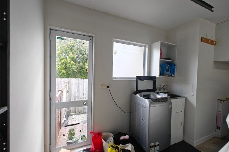 Photo of property in 31 Mandeville Place, Unsworth Heights, Auckland, 0632