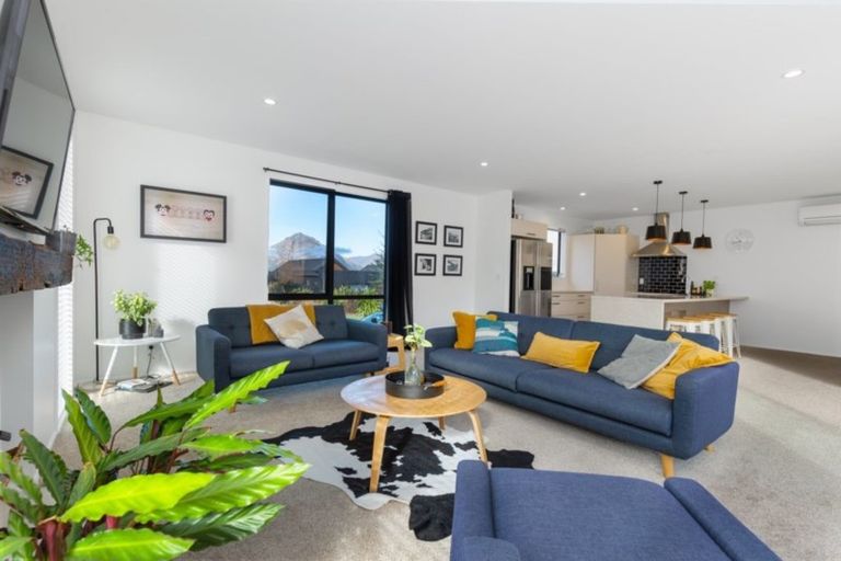 Photo of property in 1 Hovingham Court, Jacks Point, Queenstown, 9371