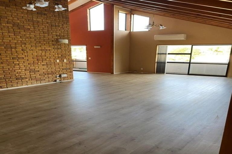 Photo of property in 43 Greenvalley Rise, Glenfield, Auckland, 0629