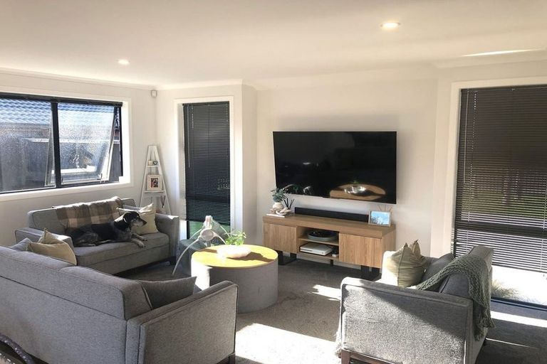 Photo of property in 31 Tahuna Minhinnick Drive, Glenbrook, 2681