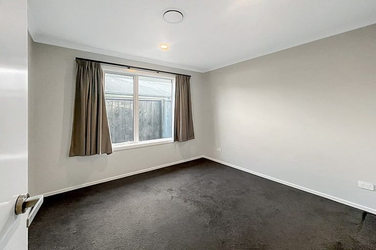 Photo of property in 111 Johnstone Drive, Fitzherbert, Palmerston North, 4410