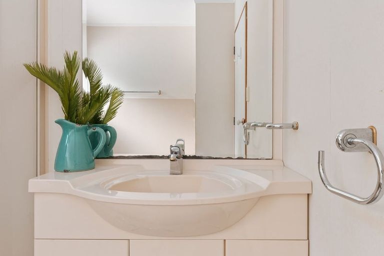 Photo of property in 7a Omokoroa Road, Omokoroa, 3114