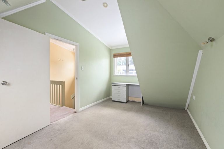 Photo of property in 2/292 Glenfield Road, Glenfield, Auckland, 0629