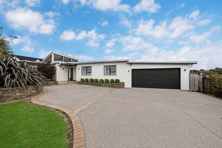 Photo of property in 49 Kurnell Drive, Botany Downs, Auckland, 2010