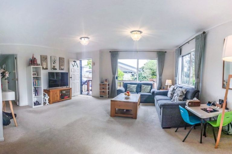 Photo of property in 1/66 Coronation Road, Hillcrest, Auckland, 0627