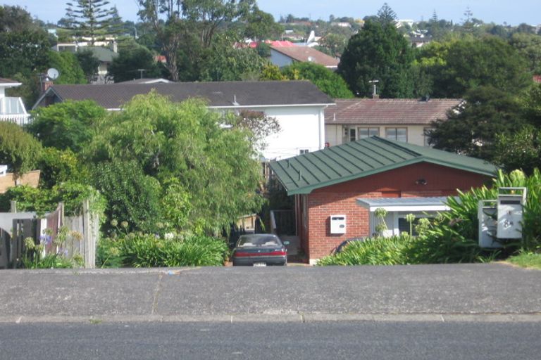Photo of property in 1/8a Manuka Road, Glenfield, Auckland, 0629