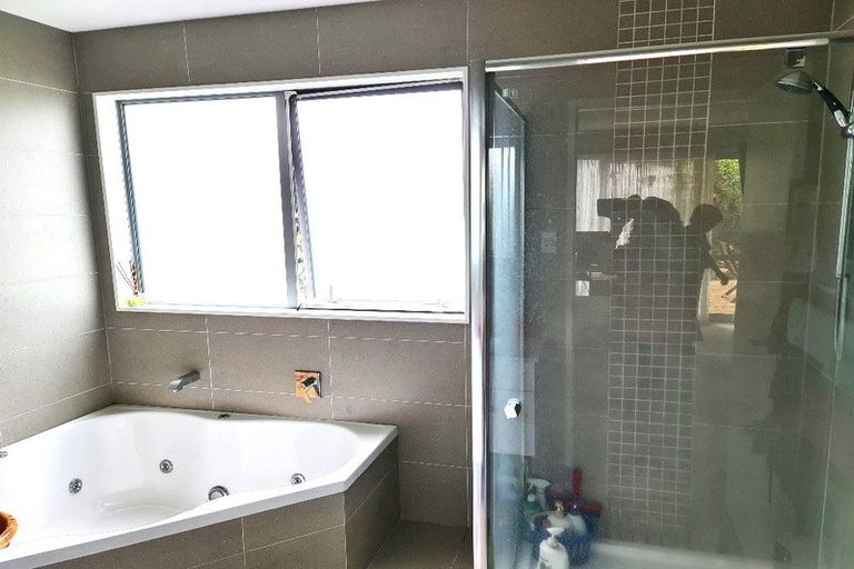 Photo of property in 5 Baker Street, Fairview Heights, Auckland, 0632