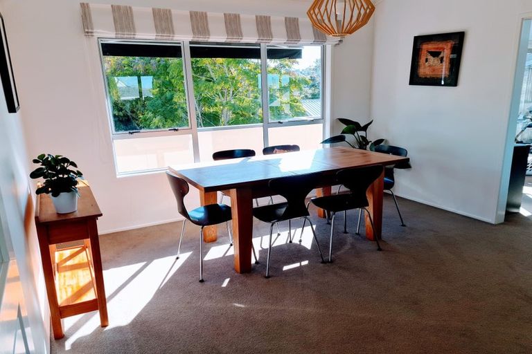 Photo of property in 2/42 Knightsbridge Drive, Forrest Hill, Auckland, 0620