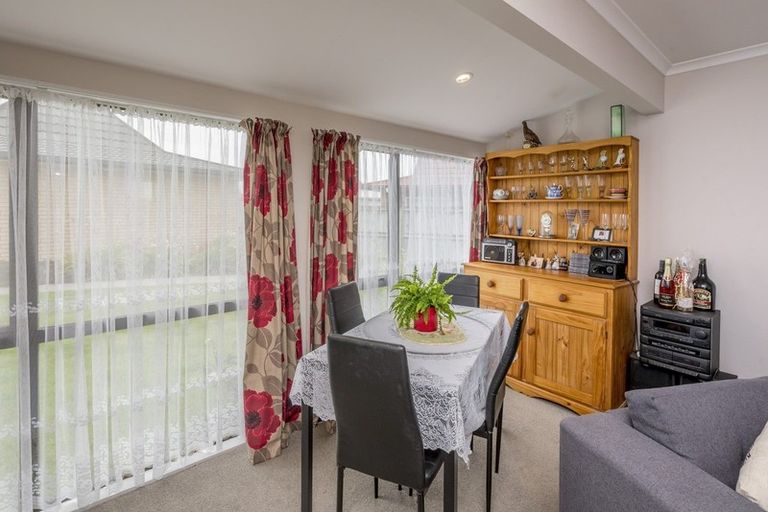 Photo of property in Rangeview Villas, 26/9 Fuller Close, Levin, 5510