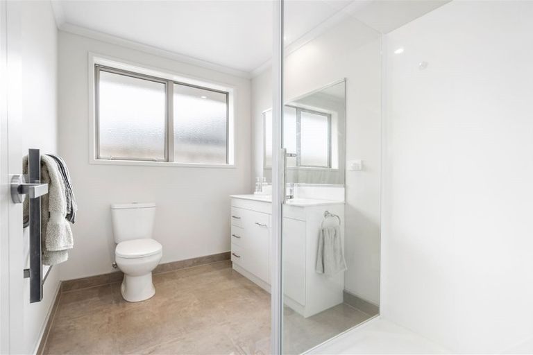 Photo of property in 6 Powhaitere Road, One Tree Point, 0118