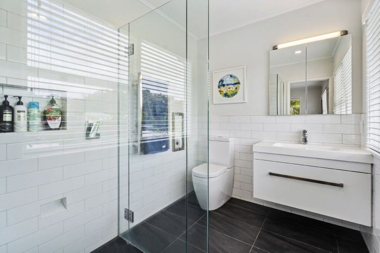 Photo of property in 3 Philip Place, Hillcrest, Auckland, 0627