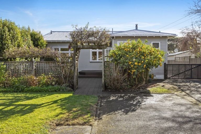 Photo of property in 32 Trafalgar Street, Waiwhetu, Lower Hutt, 5010