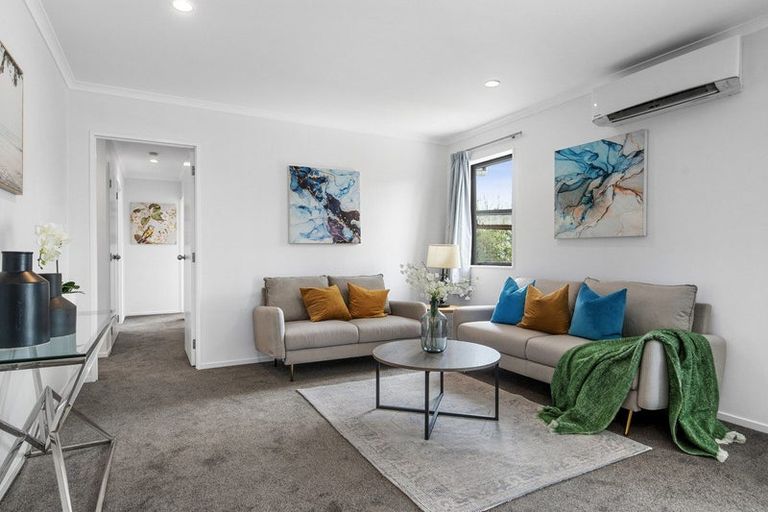 Photo of property in 59a Sungrove Rise, Sunnyvale, Auckland, 0612