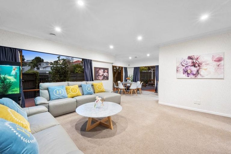 Photo of property in 37 Parkhill Road, Mellons Bay, Auckland, 2014