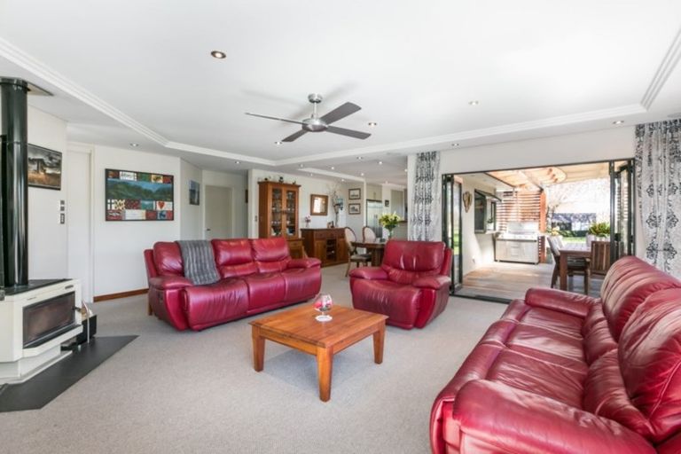 Photo of property in 32 Miller Road, Havelock North, 4130