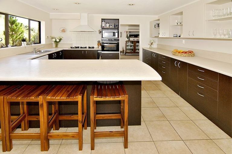 Photo of property in 15 Otamarau Grove, Maungaraki, Lower Hutt, 5010