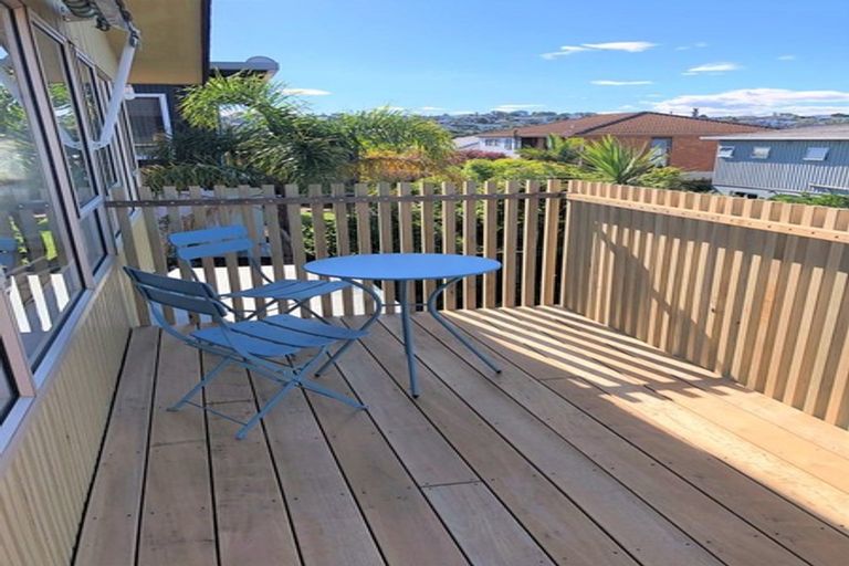 Photo of property in 3/27 Rangitoto Terrace, Milford, Auckland, 0620