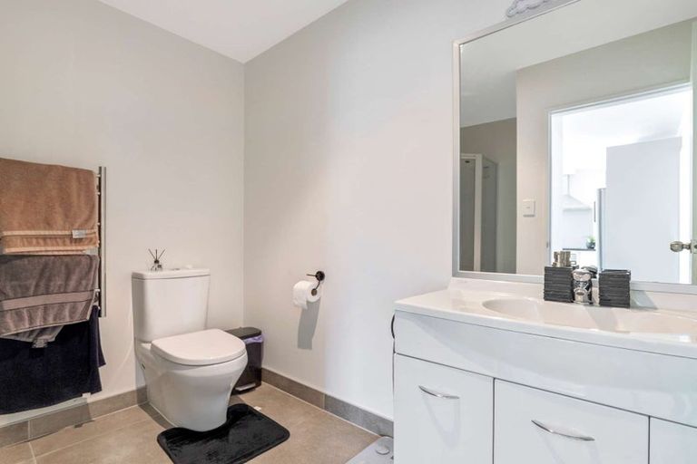 Photo of property in 2/26 Hollowout Street, Takanini, 2112