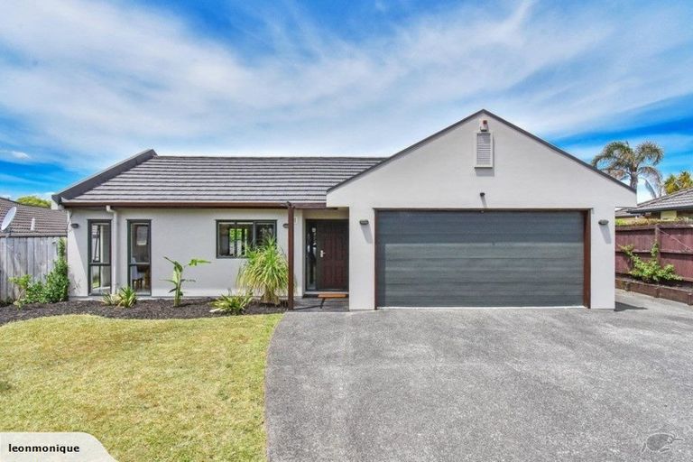 Photo of property in 18 Crannog Fen, Wattle Downs, Auckland, 2103