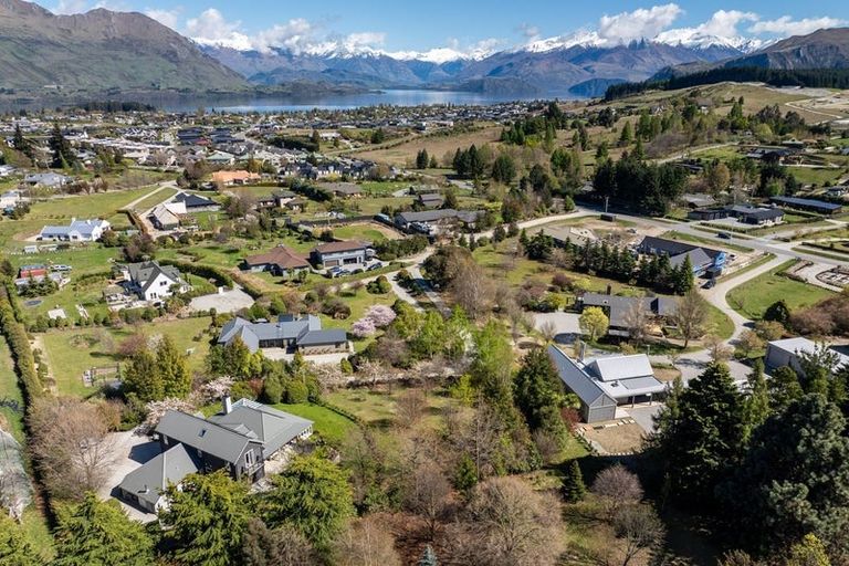 Photo of property in 5 Cottonwood Lane, Wanaka, 9305