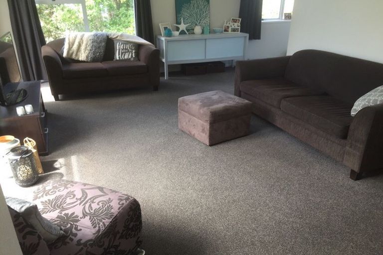 Photo of property in 4 Stallard Place, Glen Eden, Auckland, 0602