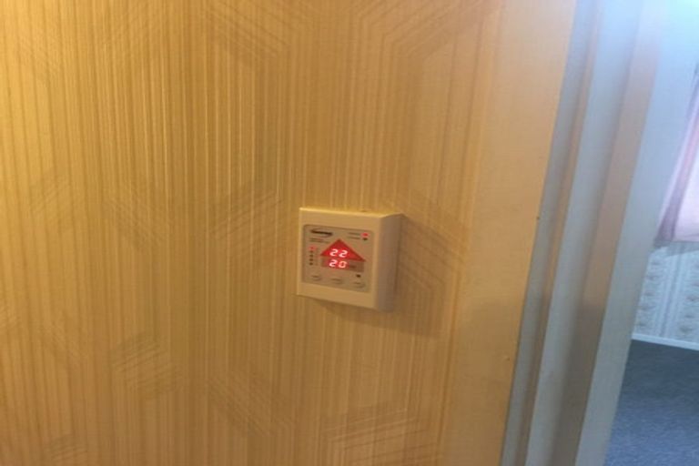 Photo of property in 1/28 Sequoia Place, Sunnynook, Auckland, 0620