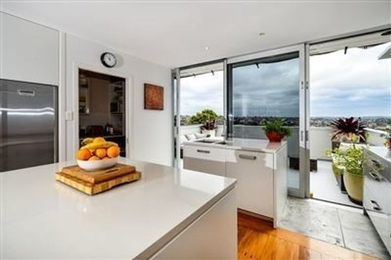 Photo of property in 148 Luckens Road, West Harbour, Auckland, 0618