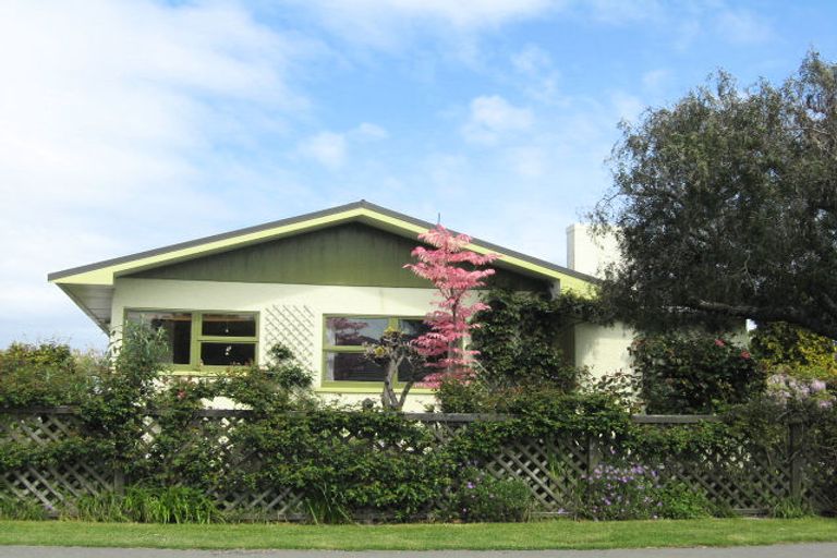 Photo of property in 10 Browning Crescent, Stoke, Nelson, 7011