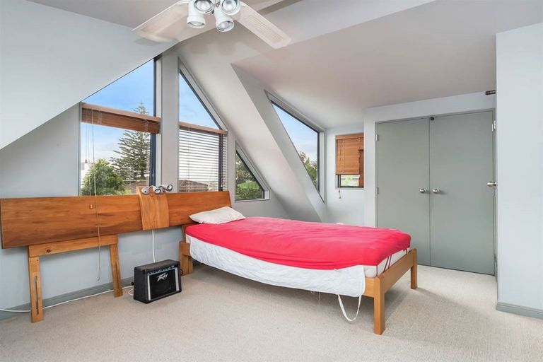 Photo of property in 1 The Esplanade, Eastern Beach, Auckland, 2012