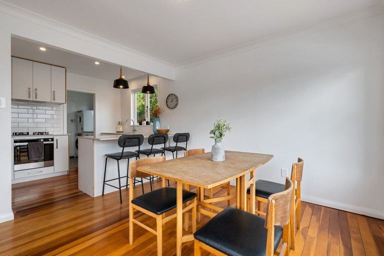 Photo of property in 11 Cavendish Square, Strathmore Park, Wellington, 6022