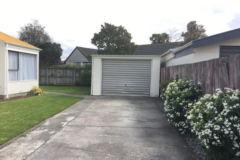 Photo of property in 2/16 Mulberry Place, Redwood, Christchurch, 8051
