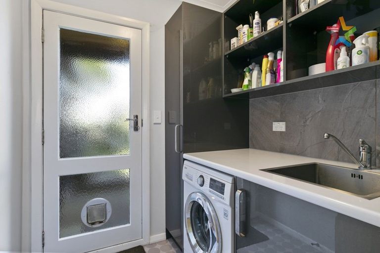 Photo of property in 7 Pekanga Road, Normandale, Lower Hutt, 5010