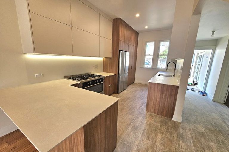 Photo of property in 512 Devon Street East, Strandon, New Plymouth, 4312