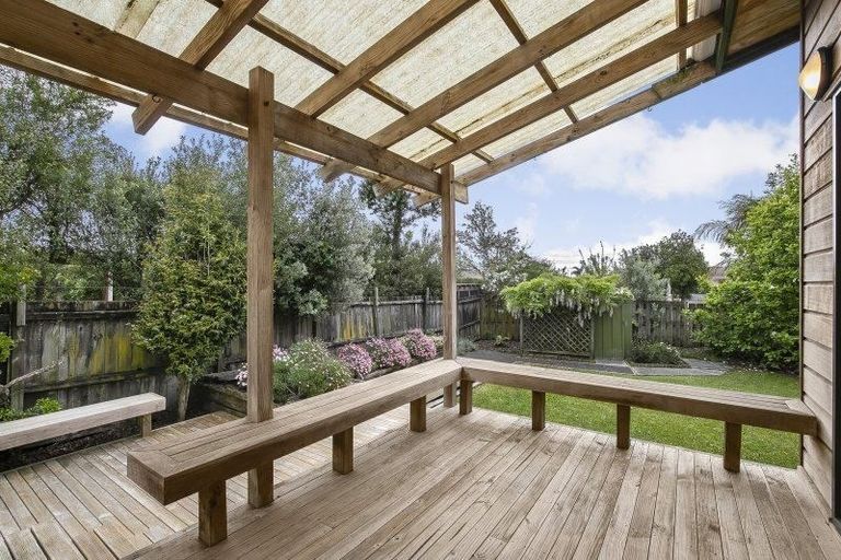 Photo of property in 16 Wilencote Place, Pahurehure, Papakura, 2113