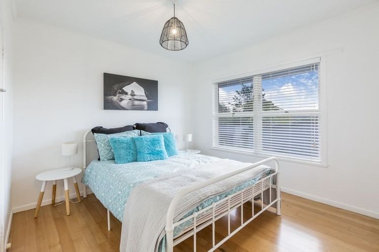 Photo of property in 1/303 Rangatira Road, Beach Haven, Auckland, 0626